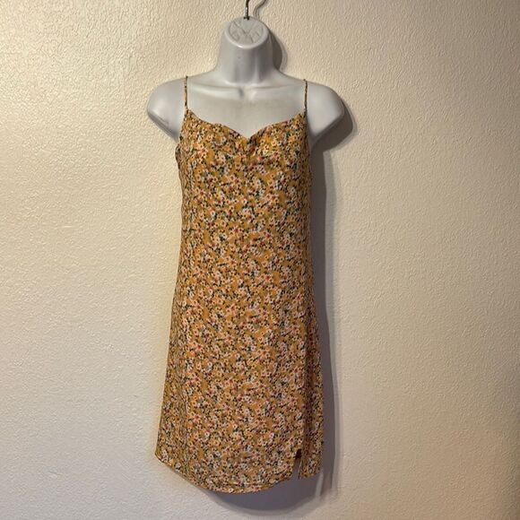 Le Lis Floral Sundress Medium - Picture 1 of 6